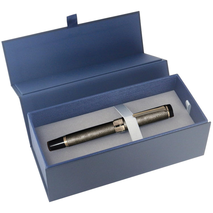 https://cdn.shopify.com/s/files/1/0564/5166/1891/files/Sailor-Cylint-Fountain-Pen-Niigata-Lacquerware-Ruri-Blue-Design-Broad-Nib-21K-Gold-Nib-106008640-4901680176152-3.jpg?v=1753849569