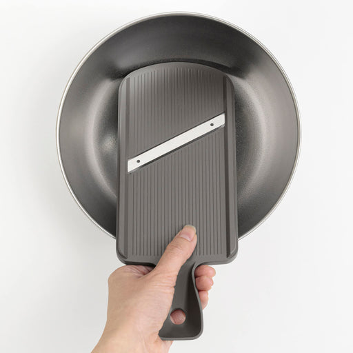 Kai Corporation Compact Double-Edged Slicer With Finger Guard Dh8021-Kiichin - The #1 Place for Japanese Goods in Your Hand!