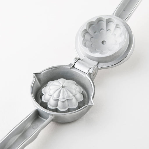 Kai Squeezer Mini Kitchen Tool Dh3011 Silver Select100-Kiichin - The #1 Place for Japanese Goods in Your Hand!